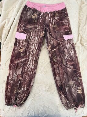 Women's Straight-Leg Camo Cargo Pants with Pink Trim